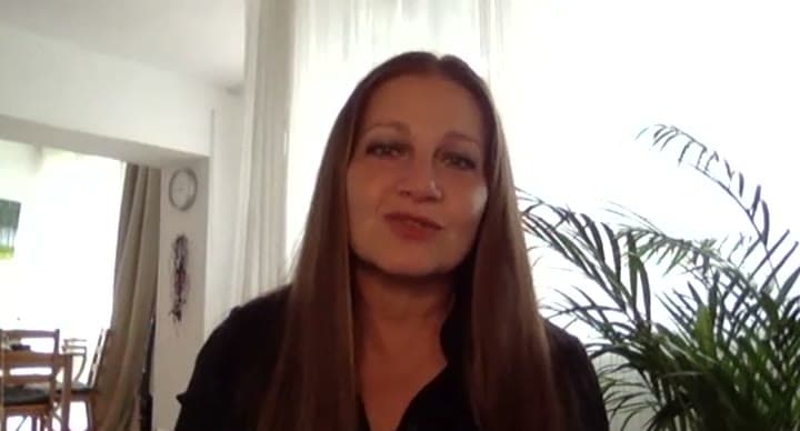 «Я даже искать бы не стала. А ИИ-ассистент сам мне это предложил»